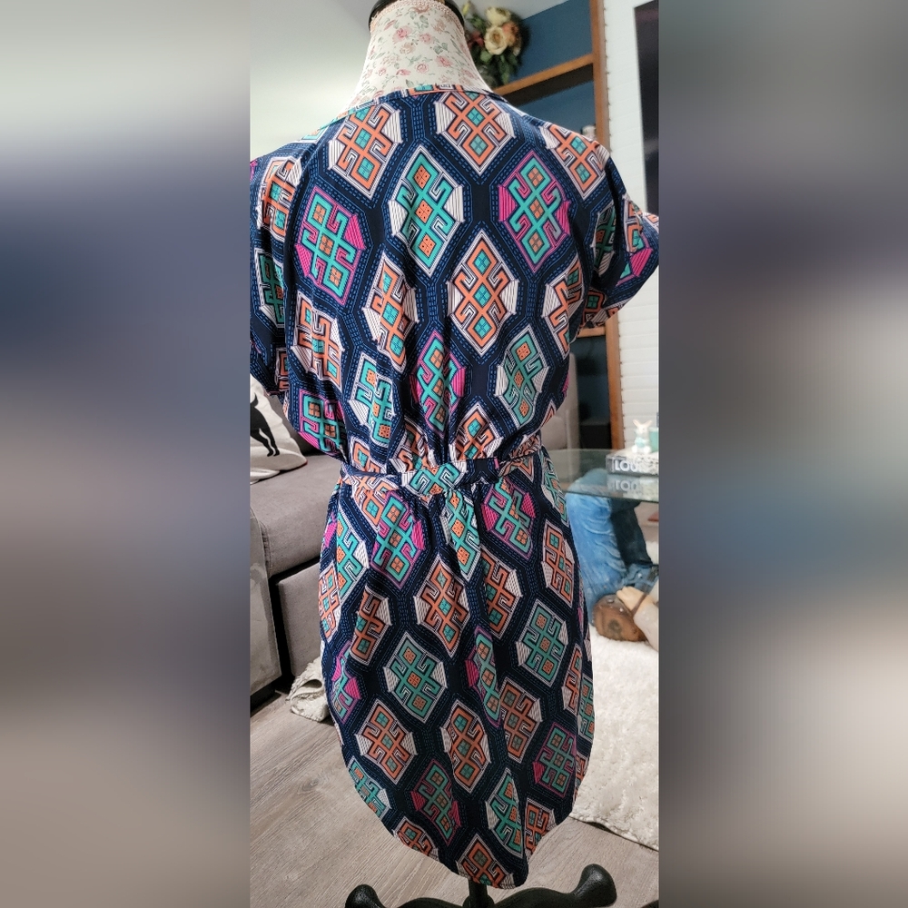 Geometric Patterned Dress Size Small - Picture 5 of 7